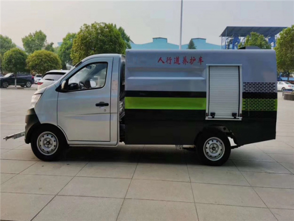 國(guó)六長(zhǎng)安2方路面清洗車(chē)