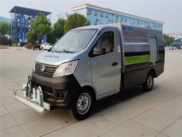 國(guó)六長(zhǎng)安2方路面清洗車(chē)