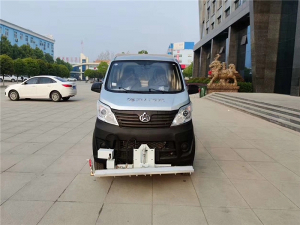 國(guó)六長(zhǎng)安2方路面清洗車(chē)