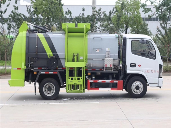 國(guó)六東風(fēng)小多利卡 4.5方 餐廚垃圾車 國(guó)六東風(fēng)小多利卡 4.5方 餐廚垃圾車