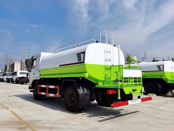 國(guó)六東風(fēng)華神12噸灑水車(chē) 國(guó)六東風(fēng)華神12噸灑水車(chē)