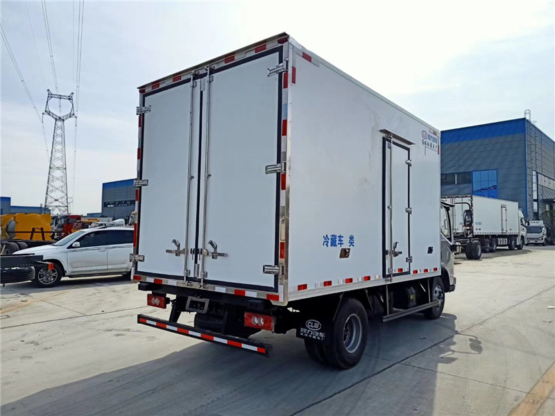 國(guó)六福田奧鈴CTS寬體冷藏車