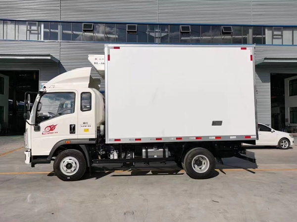 國(guó)六重汽豪沃排半冷藏車(chē) 國(guó)六重汽豪沃排半冷藏車(chē)