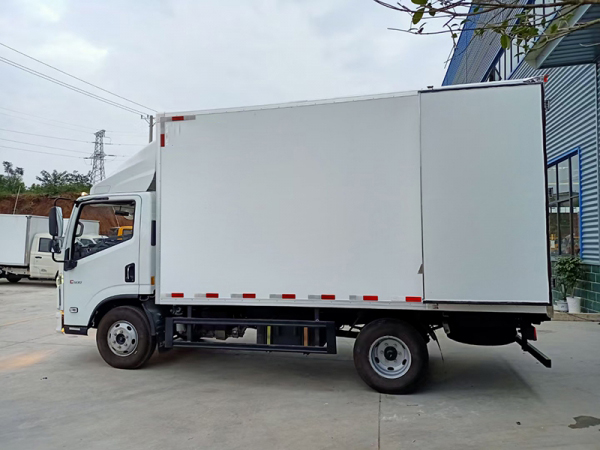 國六上汽躍進(jìn)C500自動擋冷藏車 國六上汽躍進(jìn)C500自動擋冷藏車