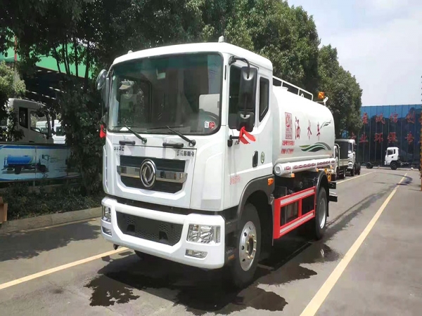 國(guó)六東風(fēng)多利卡D9灑水車 國(guó)六東風(fēng)多利卡D9灑水車