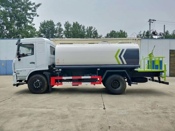 國(guó)六東風(fēng)專底D3灑水車【12立方】【14立方】 國(guó)六東風(fēng)專底D3灑水車【12立方】【14立方】